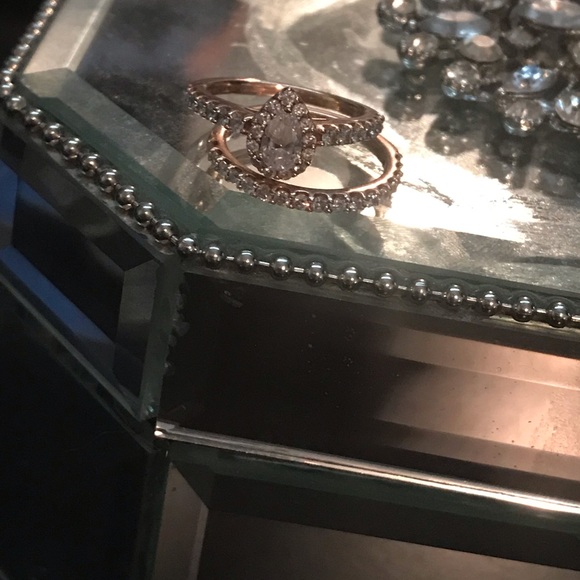 rose gold pear shaped ring - Picture 2 of 3